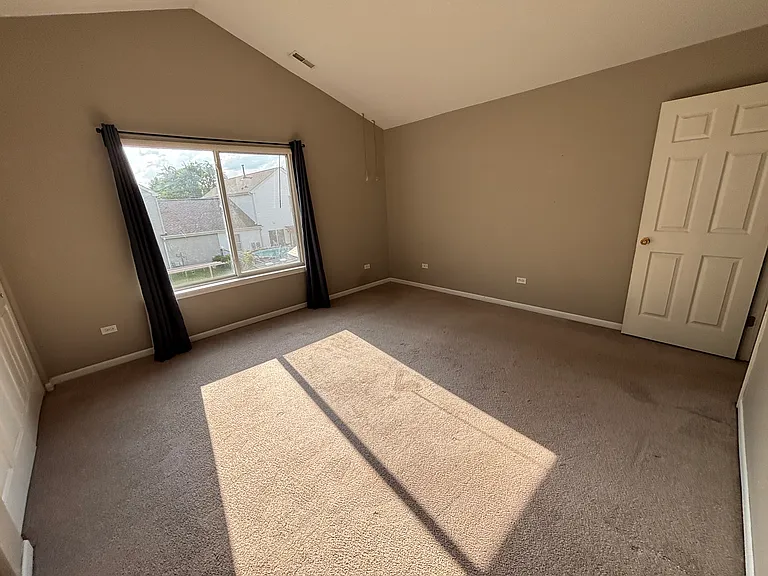 2477 Hillsboro Ln — Photo 11