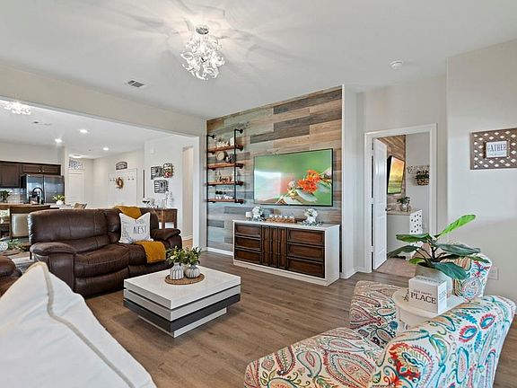 4th image of 9353 Castorian Dr