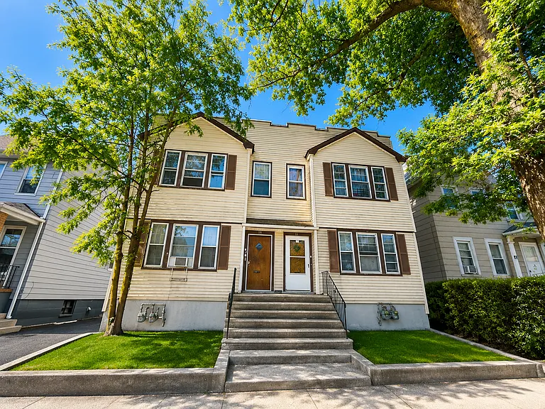 13-15 McKay Ave #2L — Photo 1
