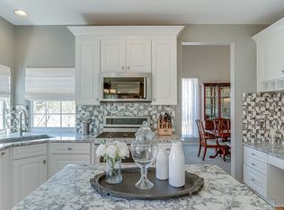 1137 Chestnut Ln, South Lyon, MI