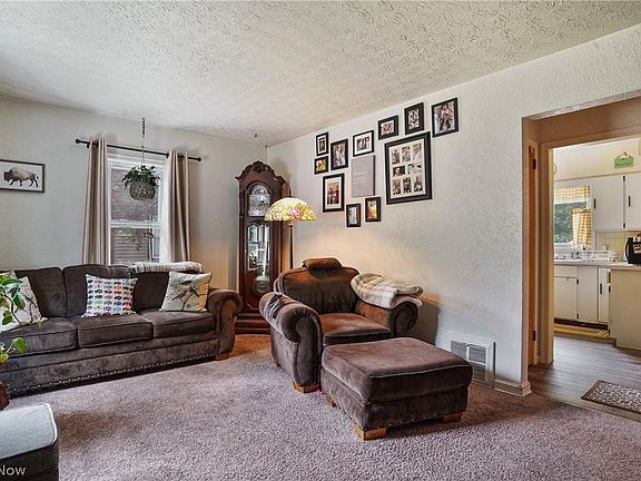 5th image of 1880 Tonawanda Ave
