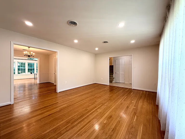7529 Cayuga Ave — Photo 7