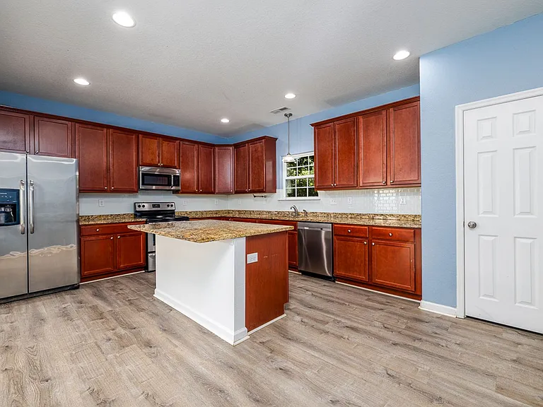 7713 Cortlandt Pl — Photo 15