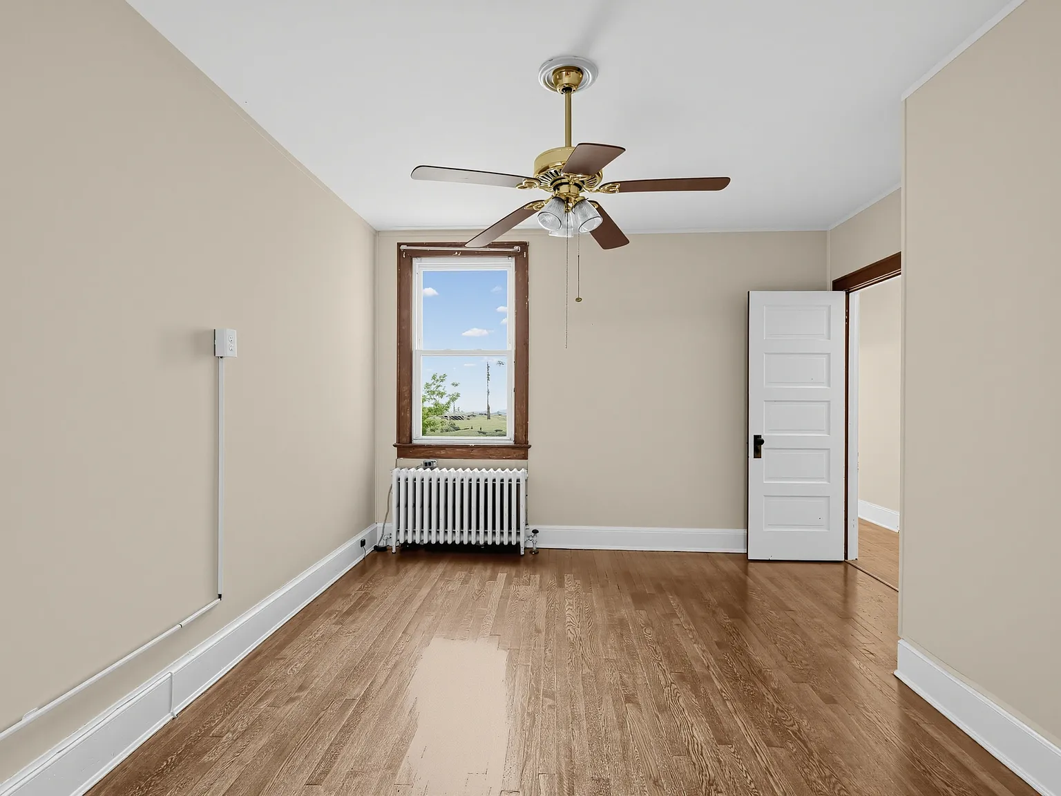 3 bed, 1.5 bath, 1238 sqft, $4,195 — Photo 2