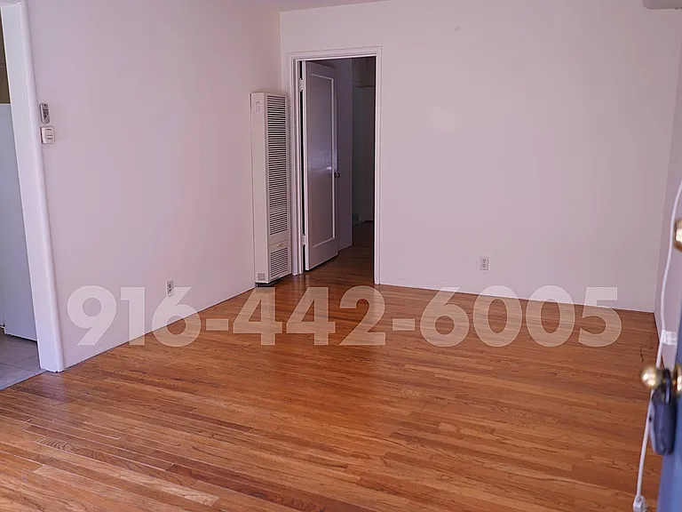 2426 P St #6 — Photo 2