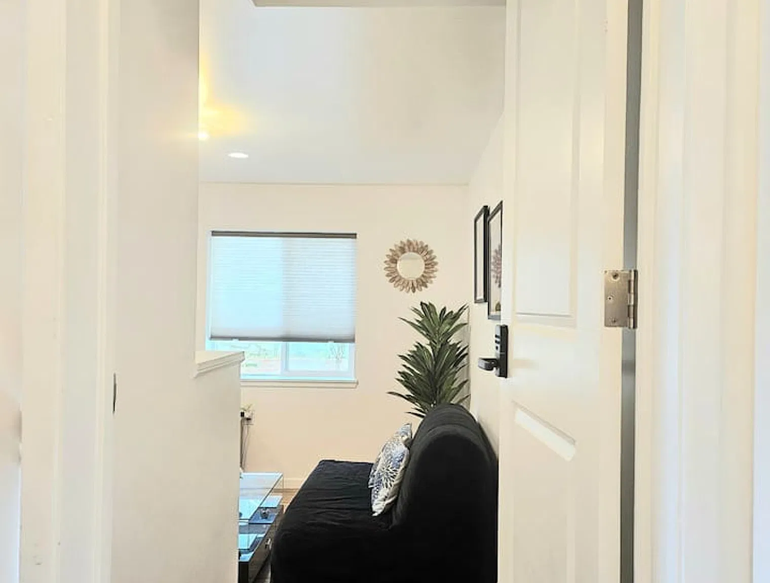 1 bed, 1.0 bath, $2,261 — Photo 4