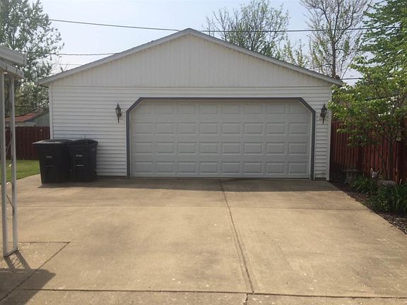 2nd image of 3733 Amherst Dr