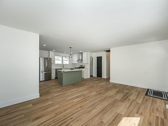 3rd image of 1485 Flamingo Dr