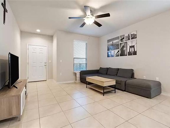 4th image of 1900 Los Olivios Way