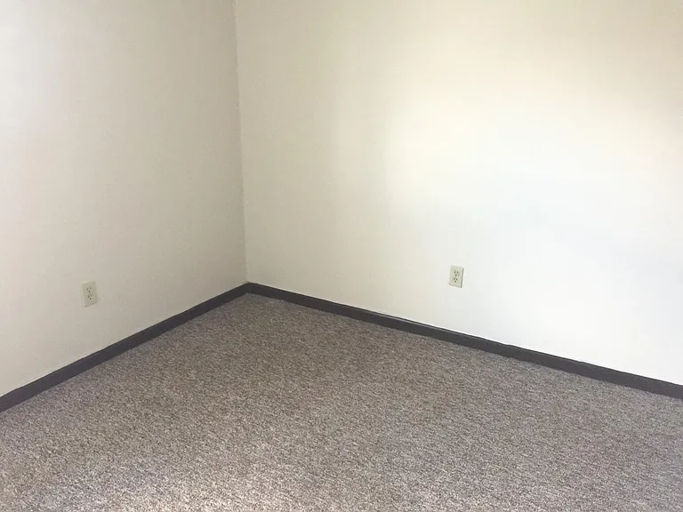 Nicholas Manor — Photo 8