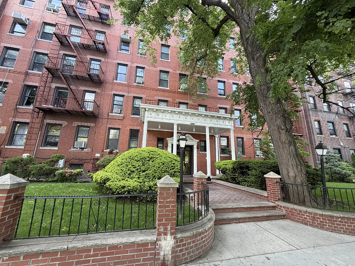 Building Photo - 240 Ocean Pkwy #2F