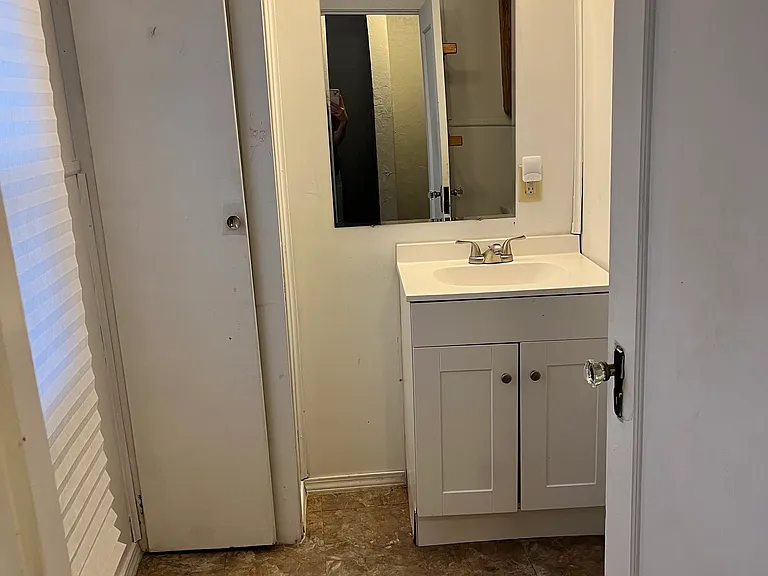1009 Bellevue Dr — Photo 9