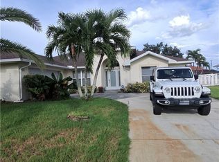 905 SW 8th Ct, Cape Coral, FL 33991