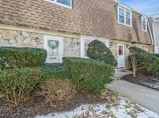 12 Harbour Ln APT 3A, Oyster Bay, NY 11771