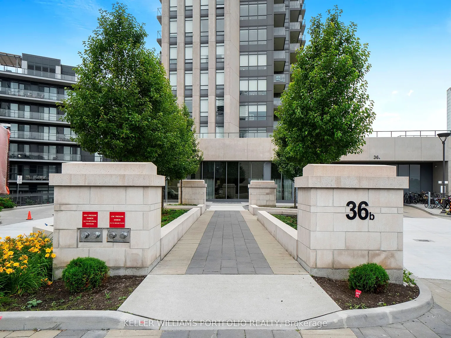 36 Park Lawn Rd — Photo 1