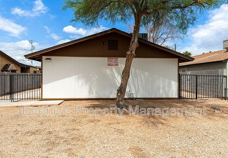1324 E Taylor St #1 — Photo 2