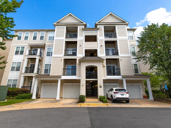 11321 Aristotle Dr APT 303, Fairfax, VA 22030