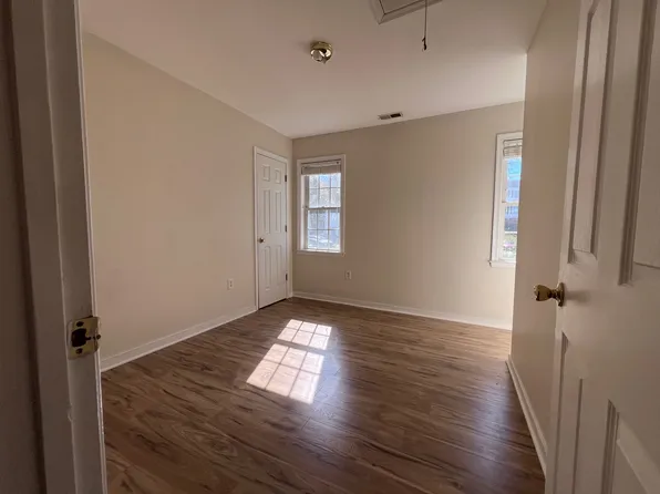 619 Village Gate Dr, Midlothian, VA 23114