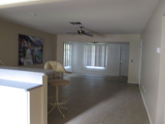 4th image of 900 Henderson Creek Dr Unit 114
