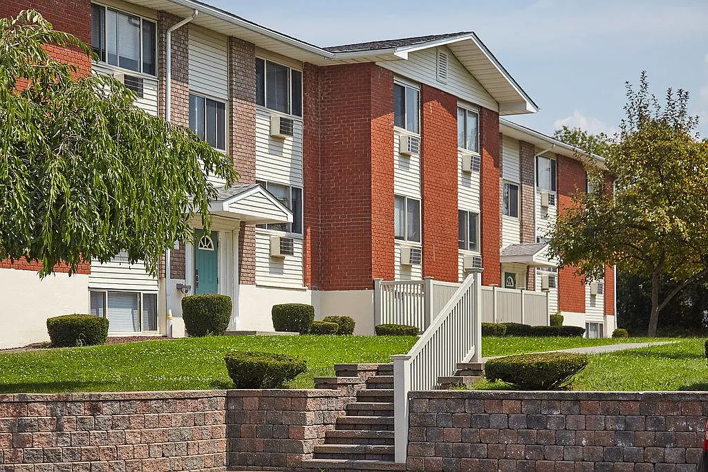 Dutchess Apartments — Photo 2
