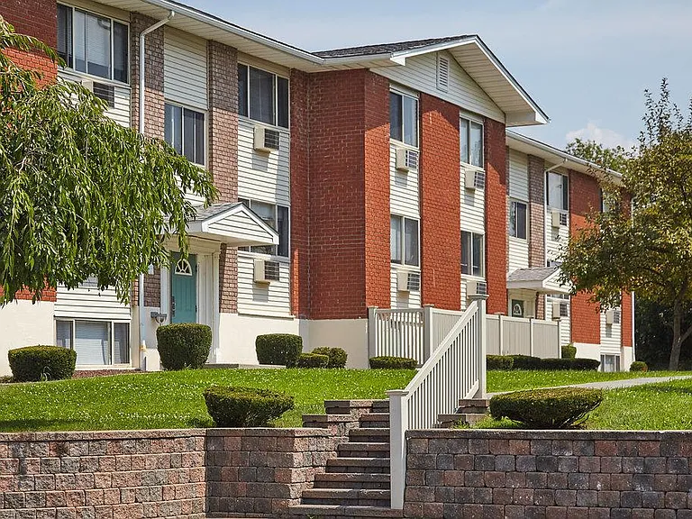Dutchess Apartments — Photo 2