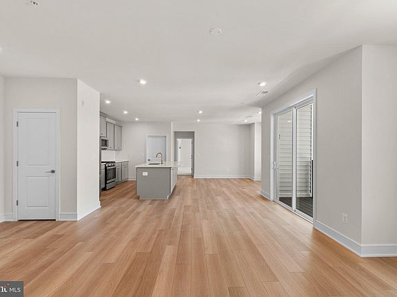 5th image of 23679 Bolton Crescent Ter #12-302
