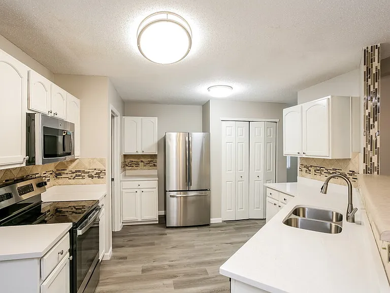 6336 Alonzo Dr — Photo 6