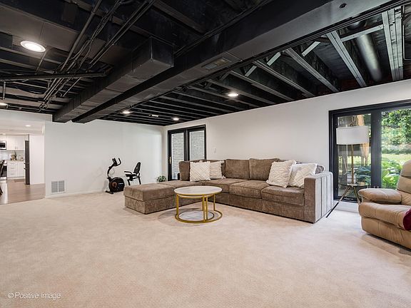 5th image of 809 Brook Ct