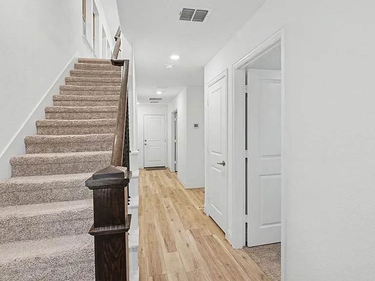 213 Settlers Way — Photo 4