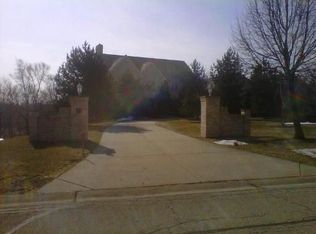 17 Forest Ln, South Barrington, IL 60010