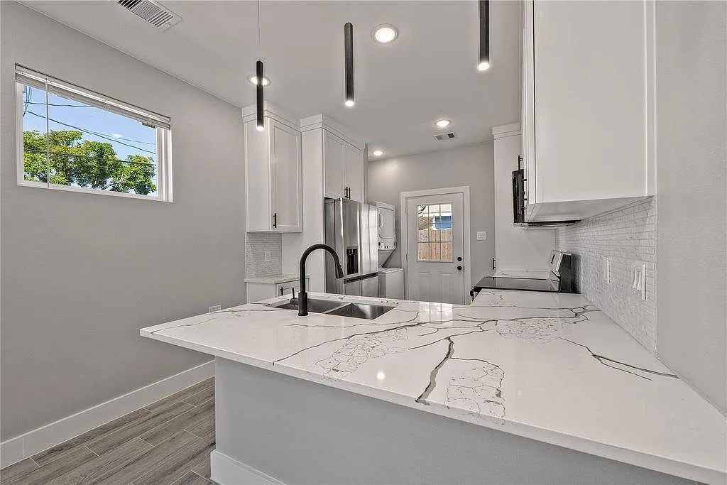 2 bed, 2.0 bath, 816 sqft, $1,500 — Photo 1