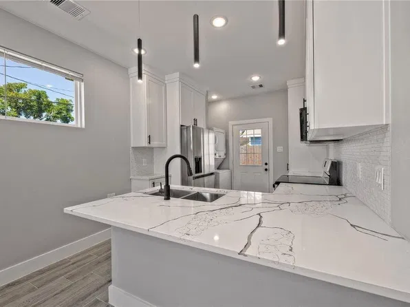 9301 E Avenue L #B, Houston, TX 77012