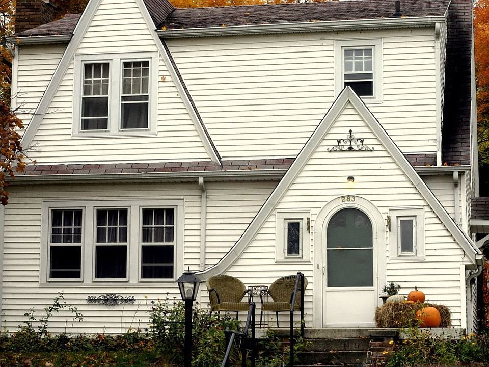 Front of House, 283 Crum Ct