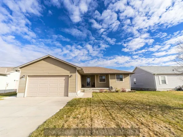 215 Buffalo Grass St, Grand Island, NE 68803