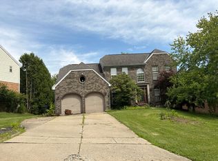 5475 Deerlake Ct, Cincinnati, OH 45247