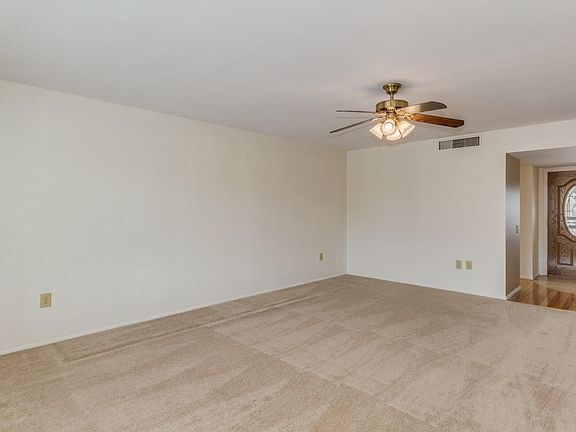 5th image of 15634 N Bowling Green Dr