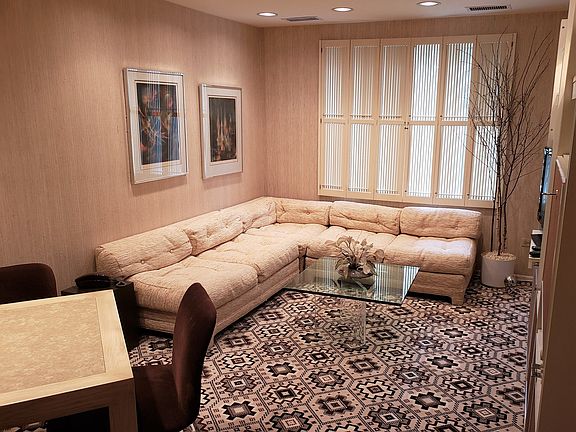 3rd image of 6400 N Cicero Ave APT 210
