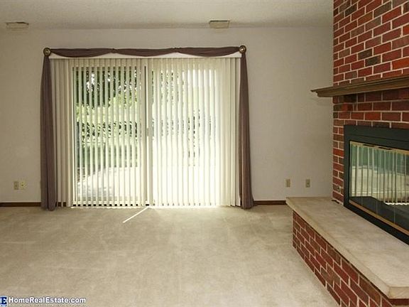 4th image of 3520 Neerpark Dr