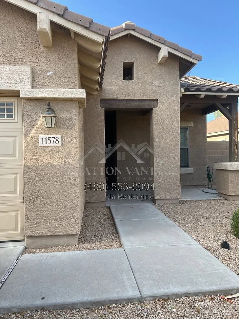 4 bed, 2.0 bath, 1656 sqft, $1,995 — Photo 2