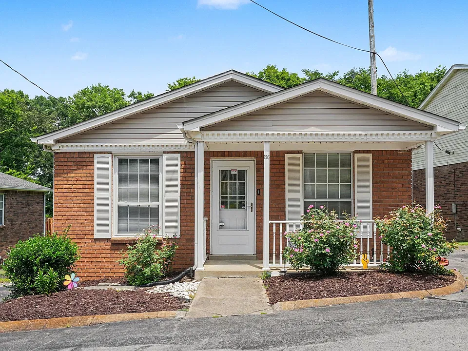 126 Five Oaks Dr