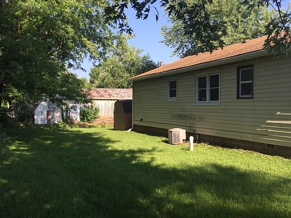 4th image of 208 W Mill St