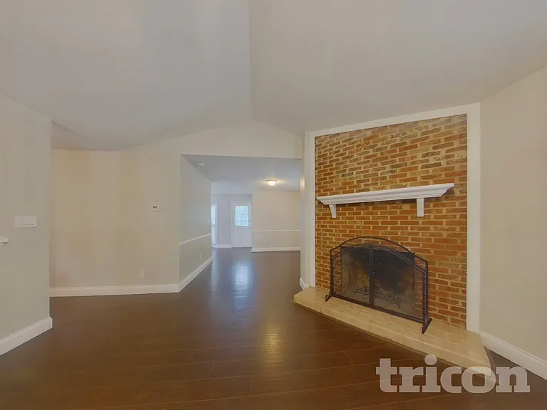 2254 Clonmel Pl — Photo 3