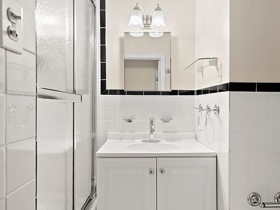 4th image of 27 W 9th St APT 3