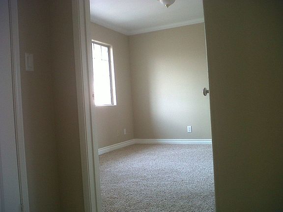 3rd image of 444 Myrtle St APT 5