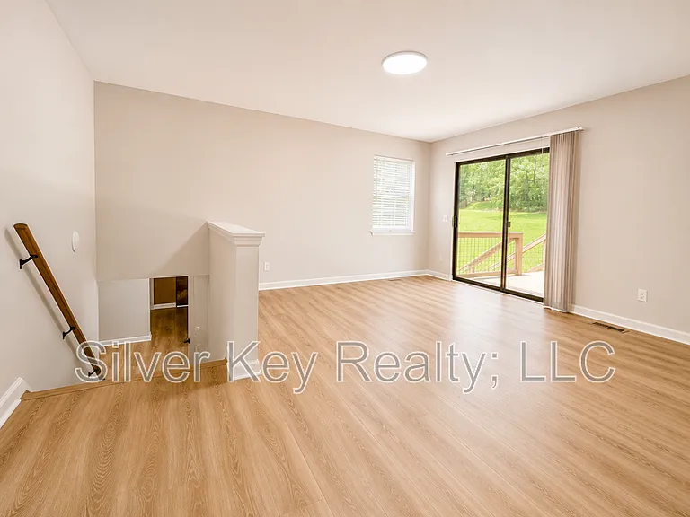 1719 Reed Rd — Photo 12