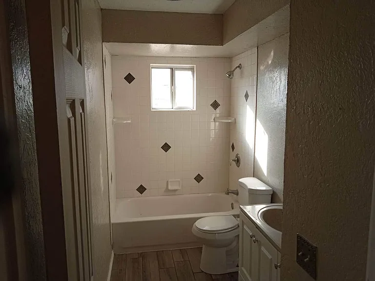 616 Briarwood Ln — Photo 15
