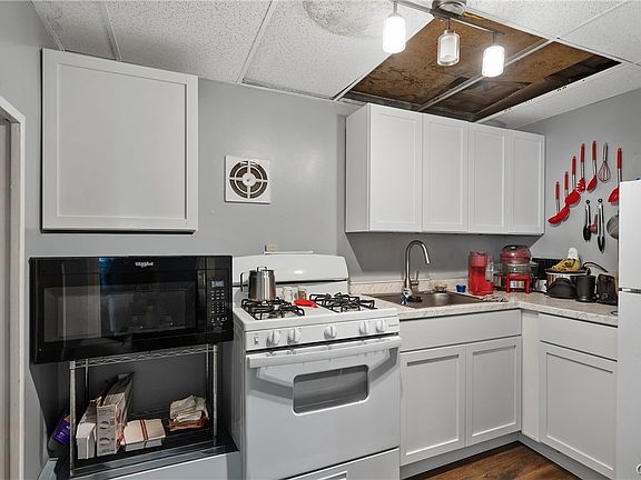 4th image of 91 E 6th St