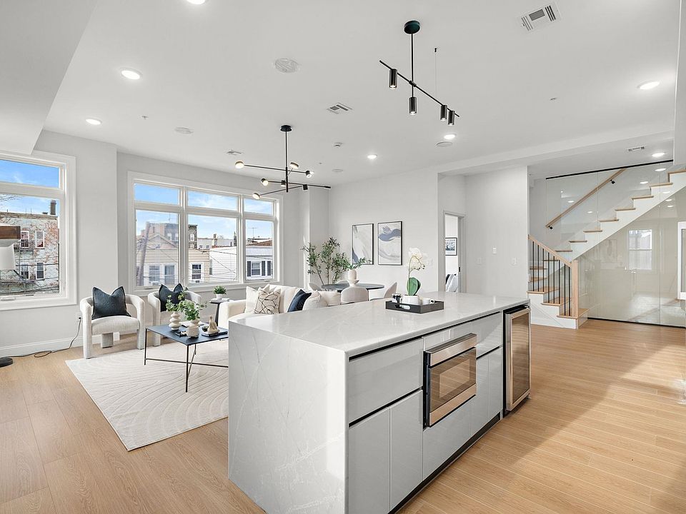 1st image of 192 Cambridge Ave #4