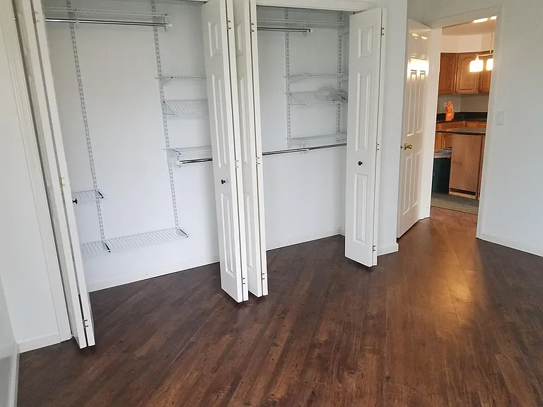 910 Sterling Ct — Photo 31