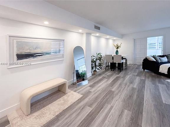 4th image of 801 Brickell Bay Dr #Cu-1961